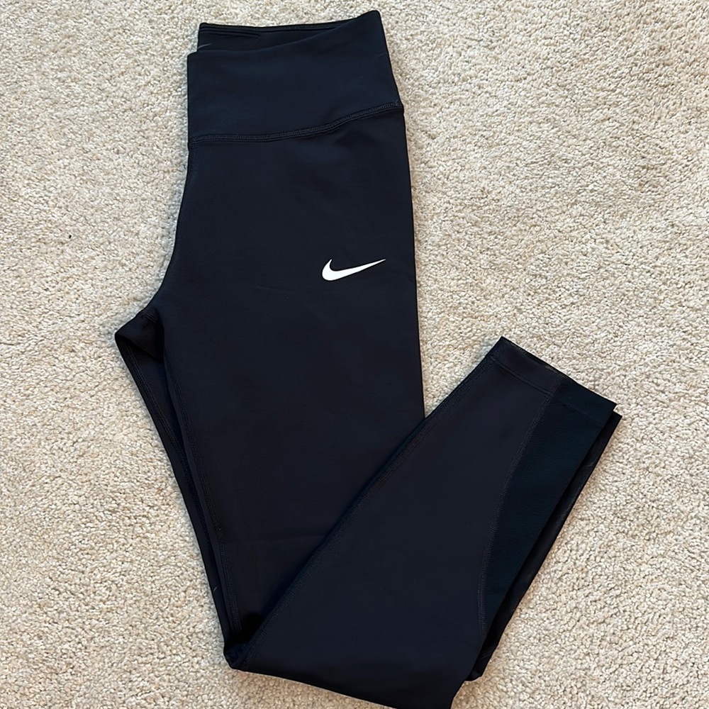Nike Dri-Fit High-Waisted Cropped Leggings